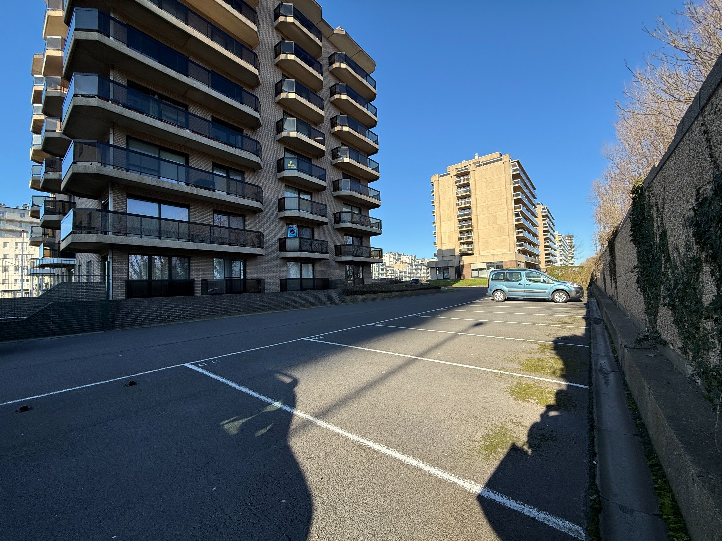 BUITENSTAANPLAATS VLAKBIJ ZEEDIJK 