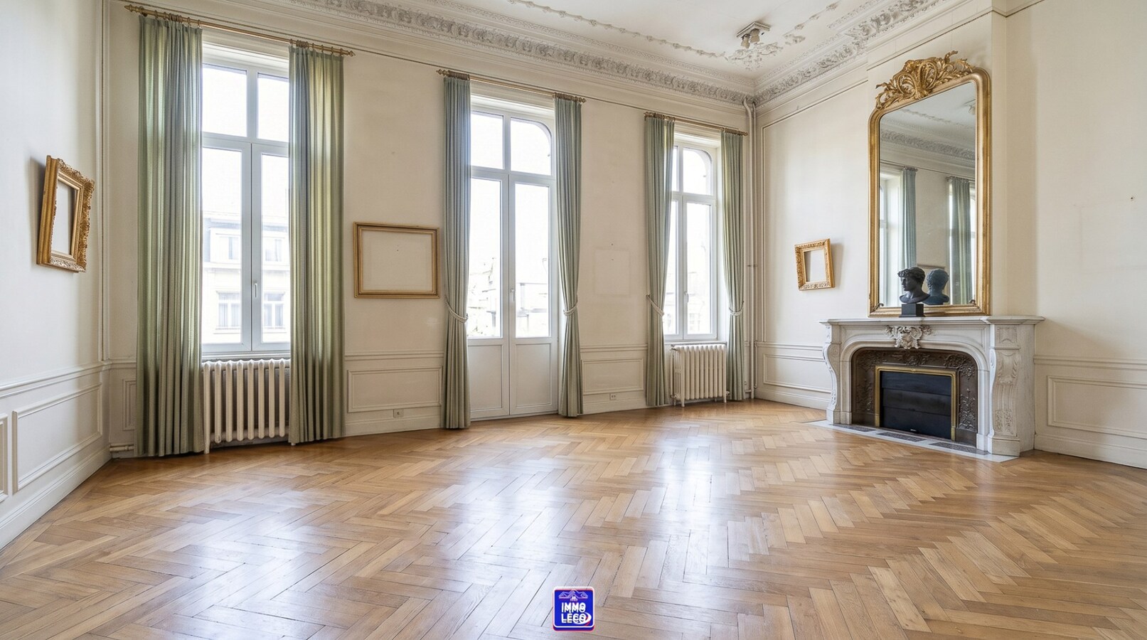 Maison de Maître chargée d'histoire, une propriété unique dans le centre-ville ! 