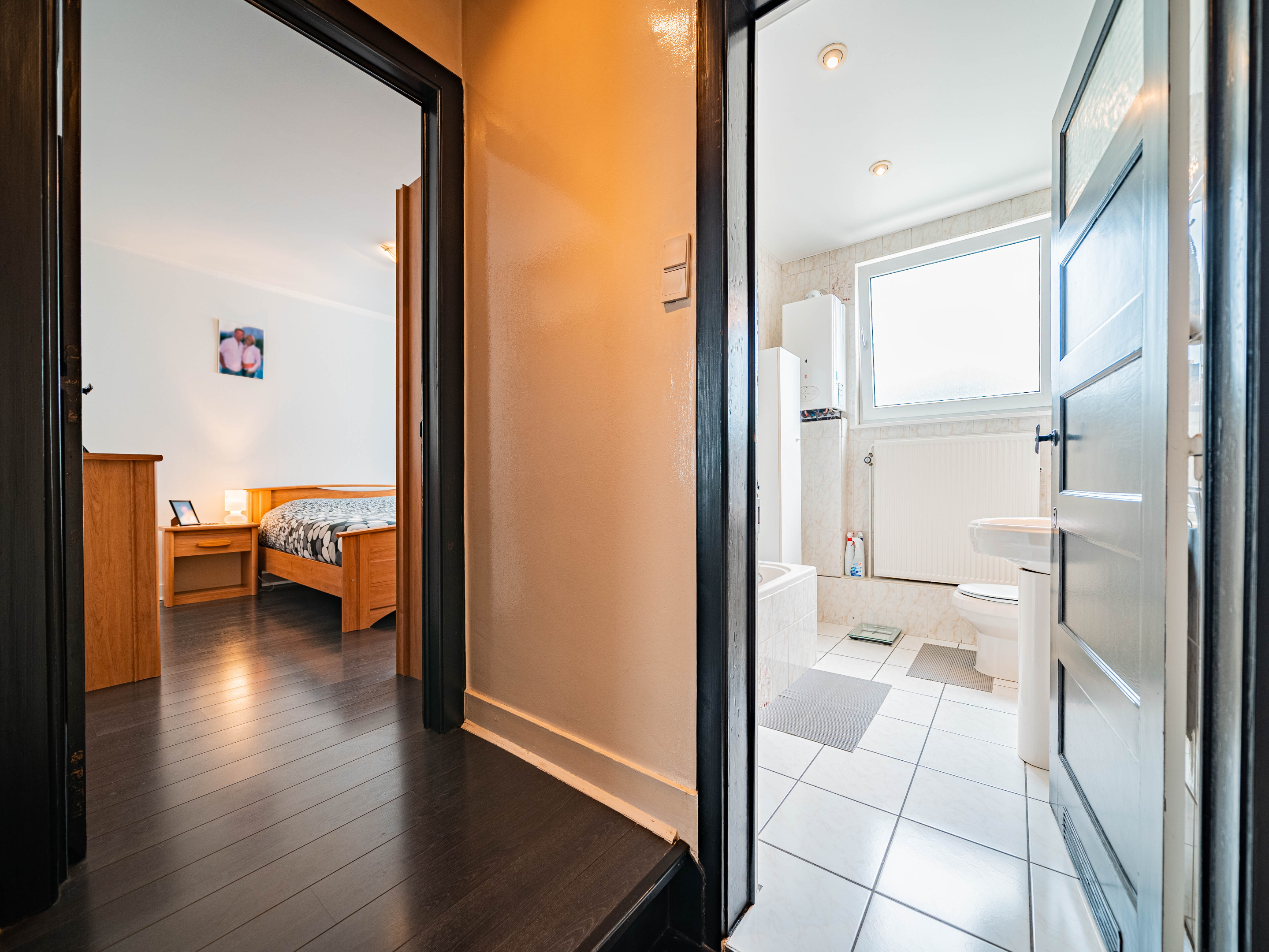 Uitzonderlijk goed onderhouden instapklare woning met 3 slaapkamers en tuin 