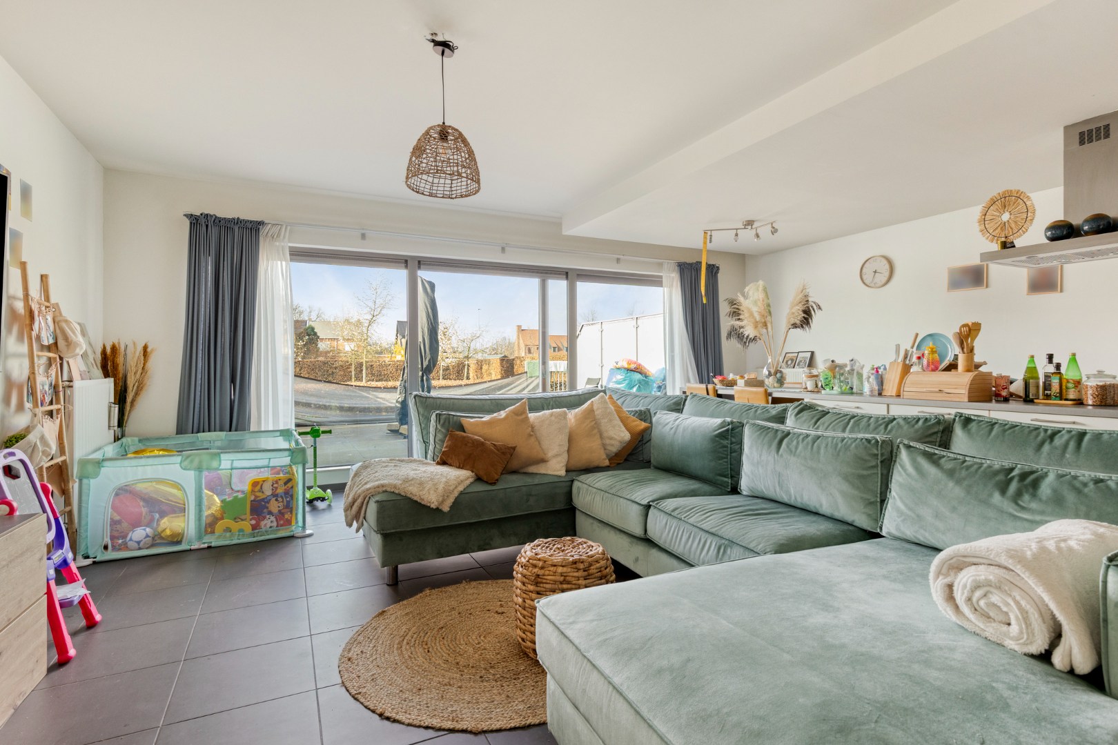 Instapklaar gelijkvloers appartement met 2 slpk. en ruim terras in Geel 