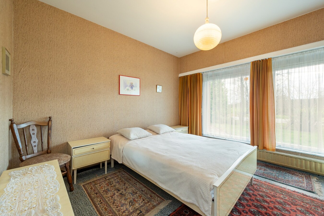 Unieke eigendom op 13.183 m² met te renoveren woning en vergunde stallingen 