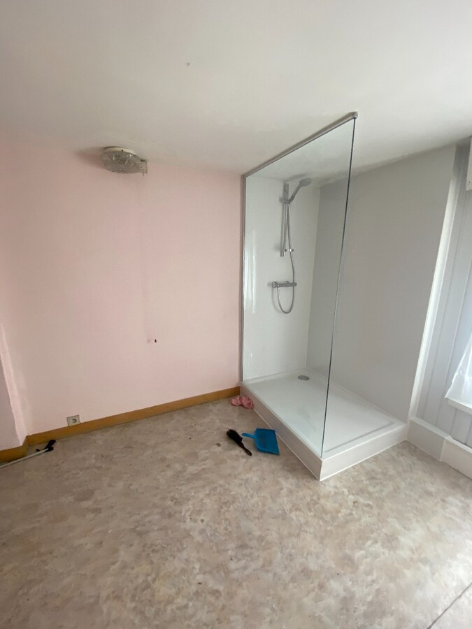 Woning met 2 slaapkamers, tuin en garage te Roeselare 