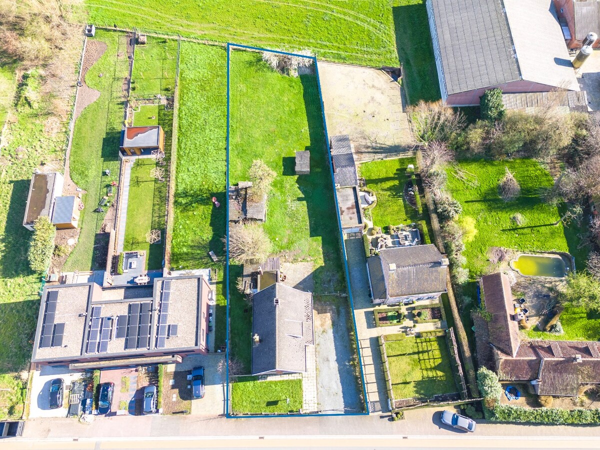 Te renoveren/slopen woning op perceel van 1.334m² op topligging 