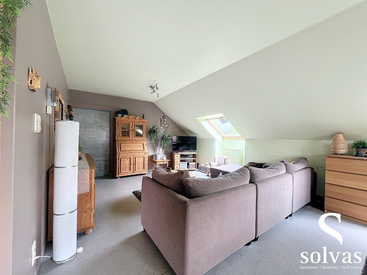 RUIM DAKAPPARTEMENT MET 2 SLAAPKAMERS! 