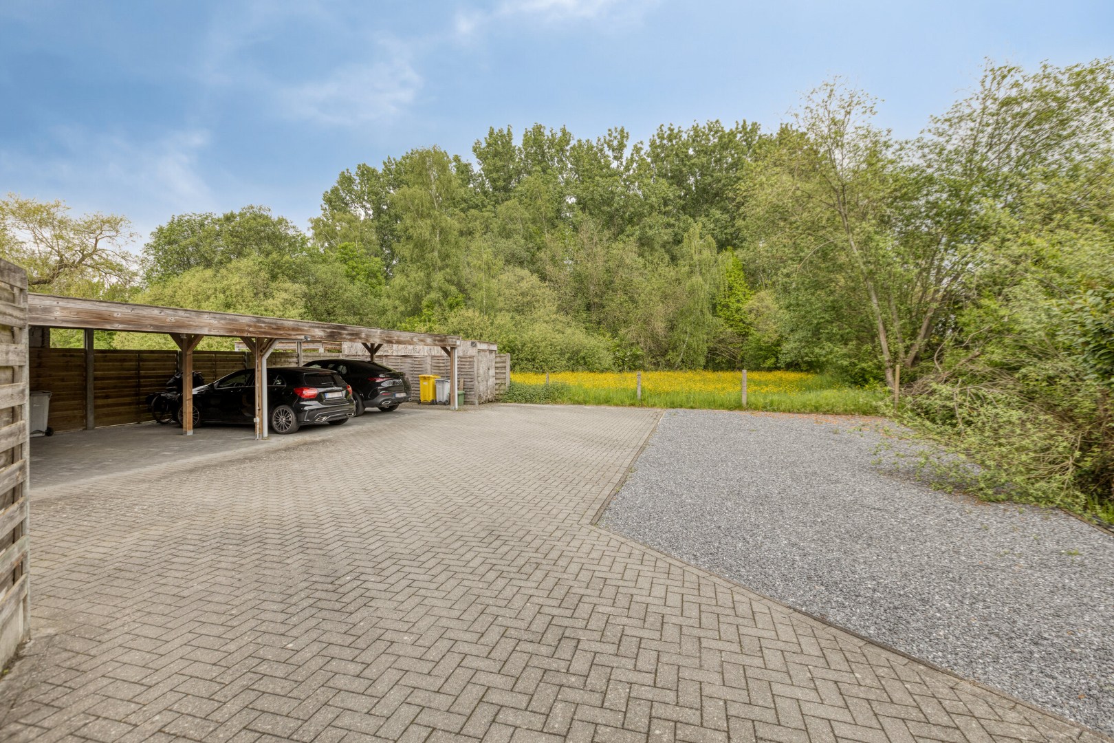 Instapklaar gelijkvloers appartement met 2 slpk. en ruim terras in Geel 