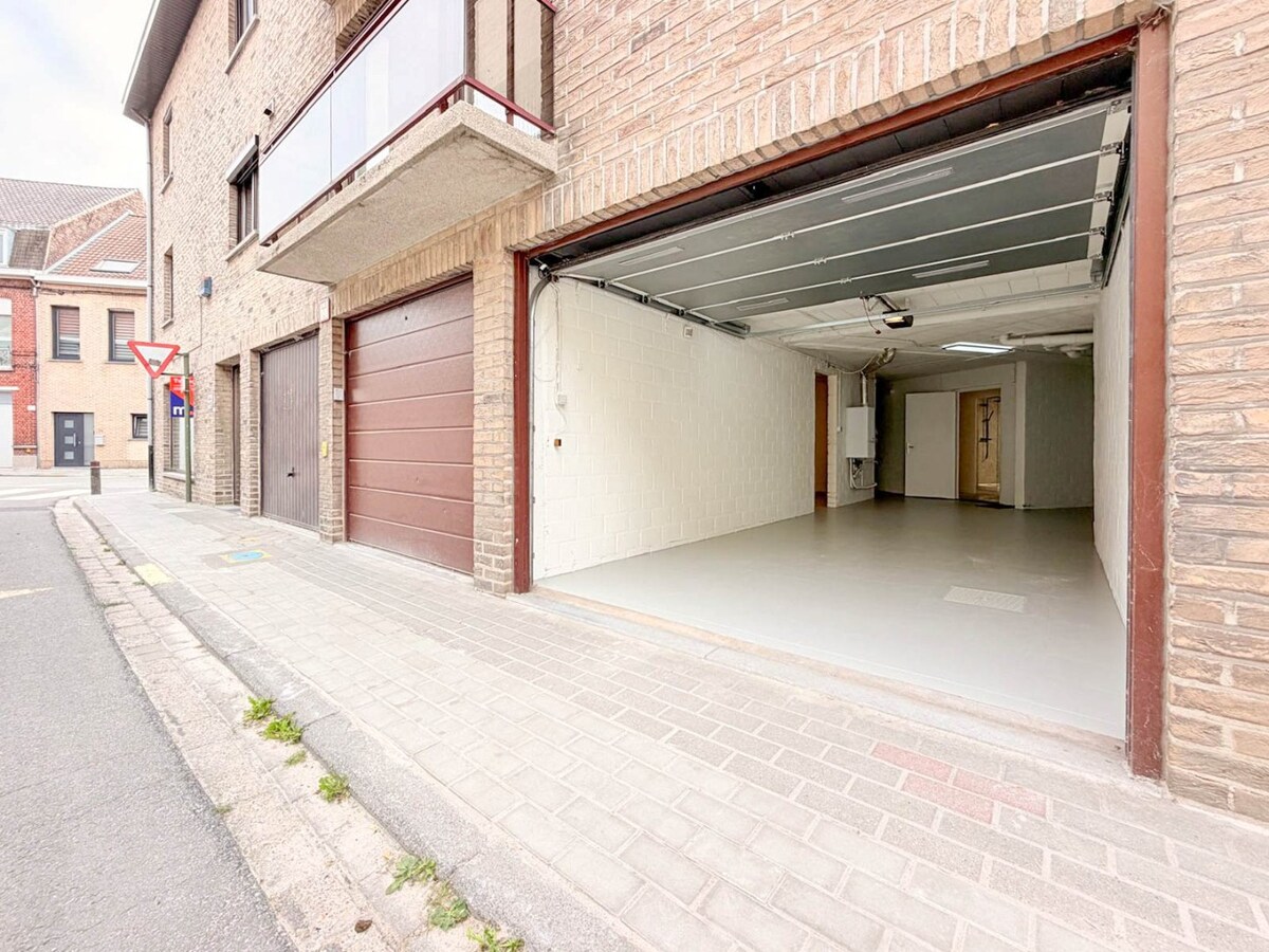 Prachtig en zeer ruim gelijkvloers appartement met zeer ruime garage 173m2 *** NONO INSPIRED ***! 