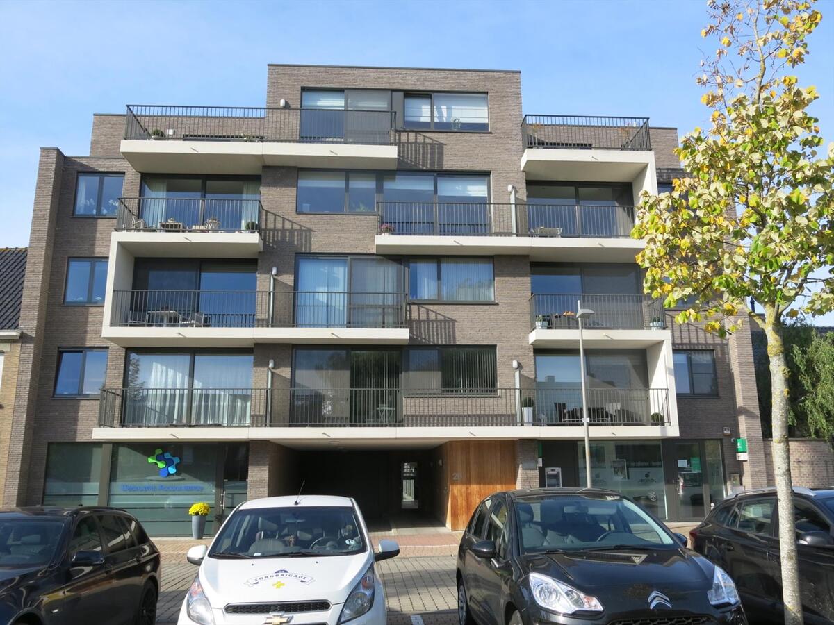 Ruim penthouse-appartement met 3 slaapkamers op de markt in Houthulst 