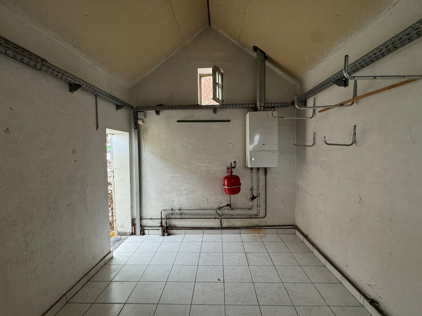 Veelzijdig handelspand op toplocatie te Sint-Eloois-Vijve 