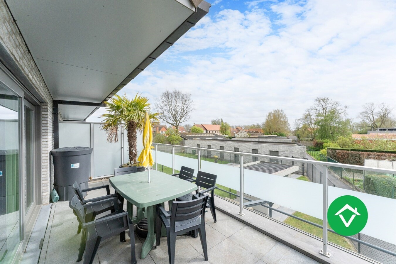 Instapklaar appartement met 2 slaapkamers en grote terrassen te Leke 