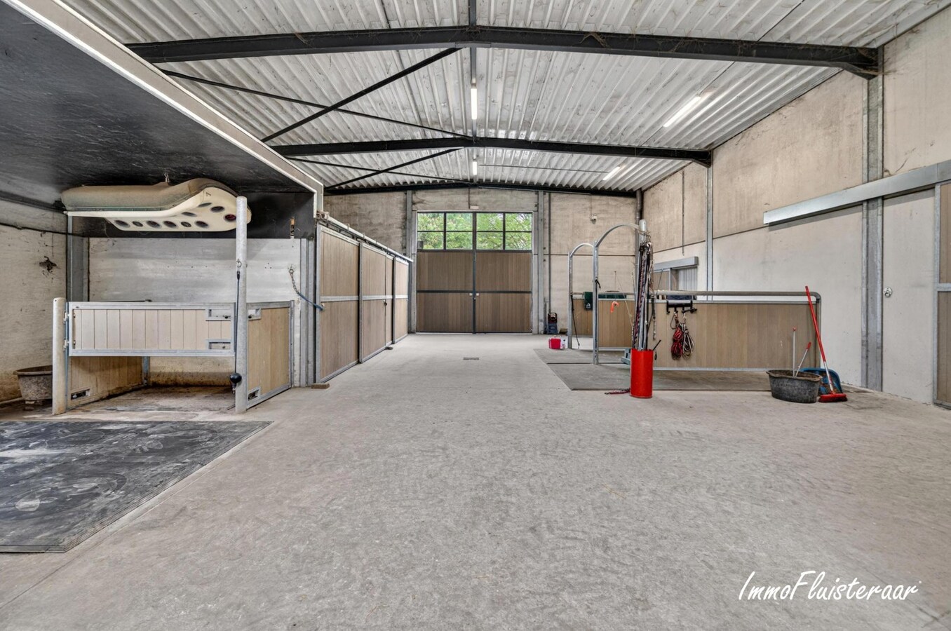 Exclusieve villa met professionele hippische accommodatie op ca. 14,5 ha (mogelijkheid tot aankoop extra gronden) te Astene (Deinze) 