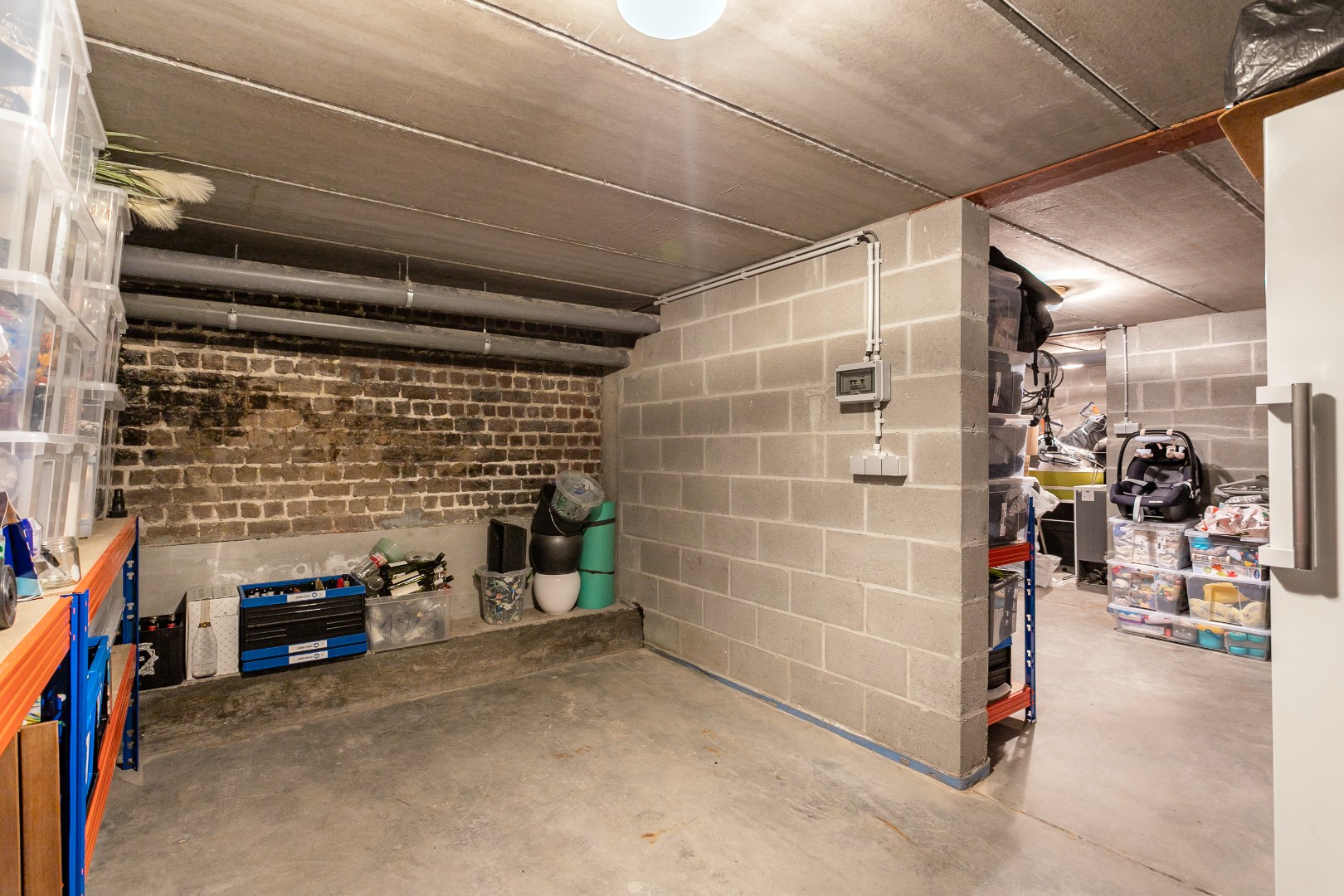 Appartement met 2 slpk, terras en staanplaats 