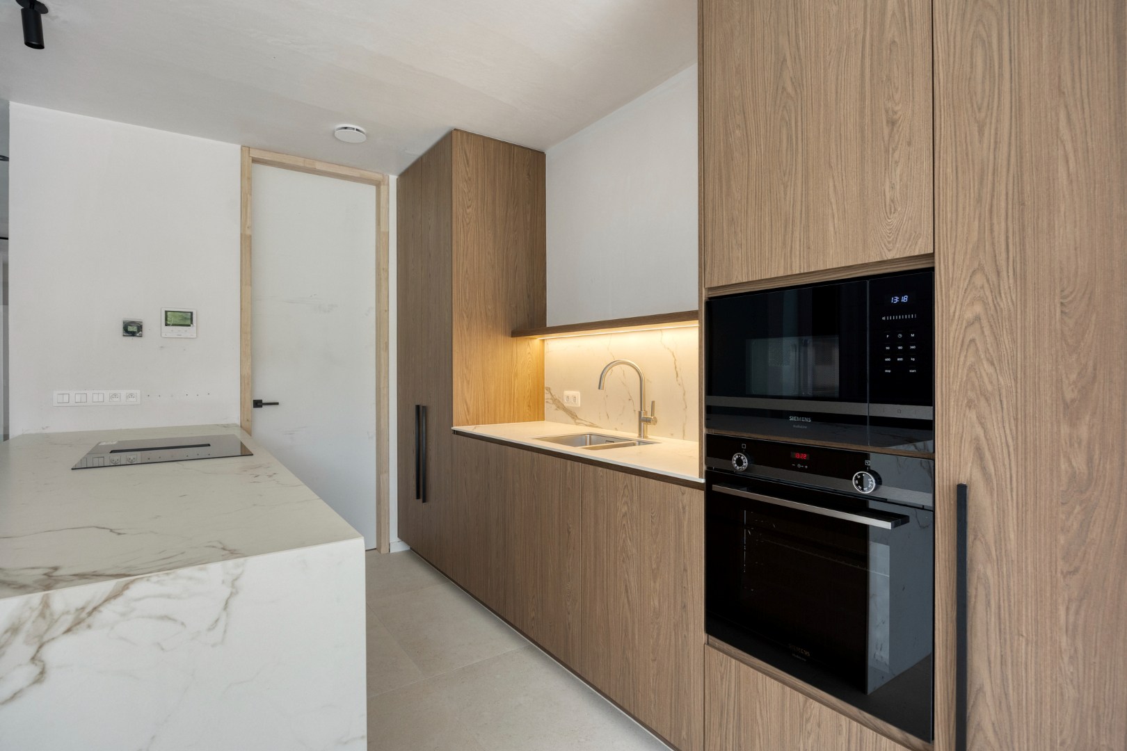 Hoogwaardig afgewerkte nieuwbouwwoning met 4 slpk. in centrum Geel 