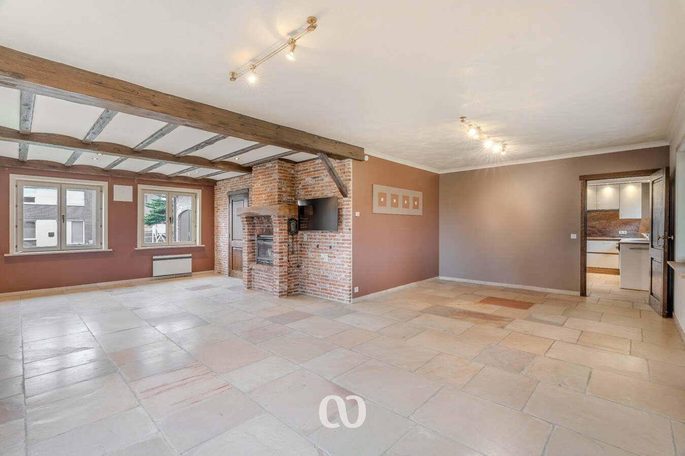 Karaktervolle en ruime woning met 3 slaapkamers en garage nabij het centrum van Oudenaarde 