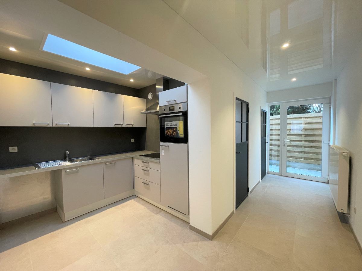 Gerenoveerde rijwoning met 2 slaapkamers te Roeselare 