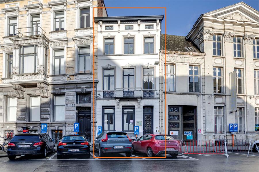 Centraal gelegen multifunctioneel herenhuis! 