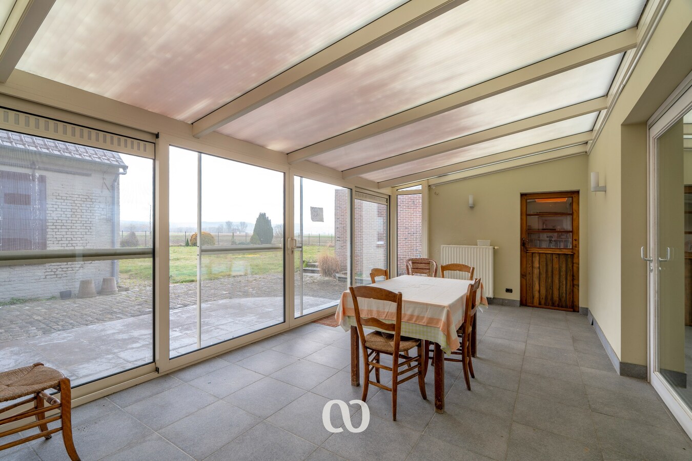 Gerenoveerde hoeve met atelier en een prachtig zicht 