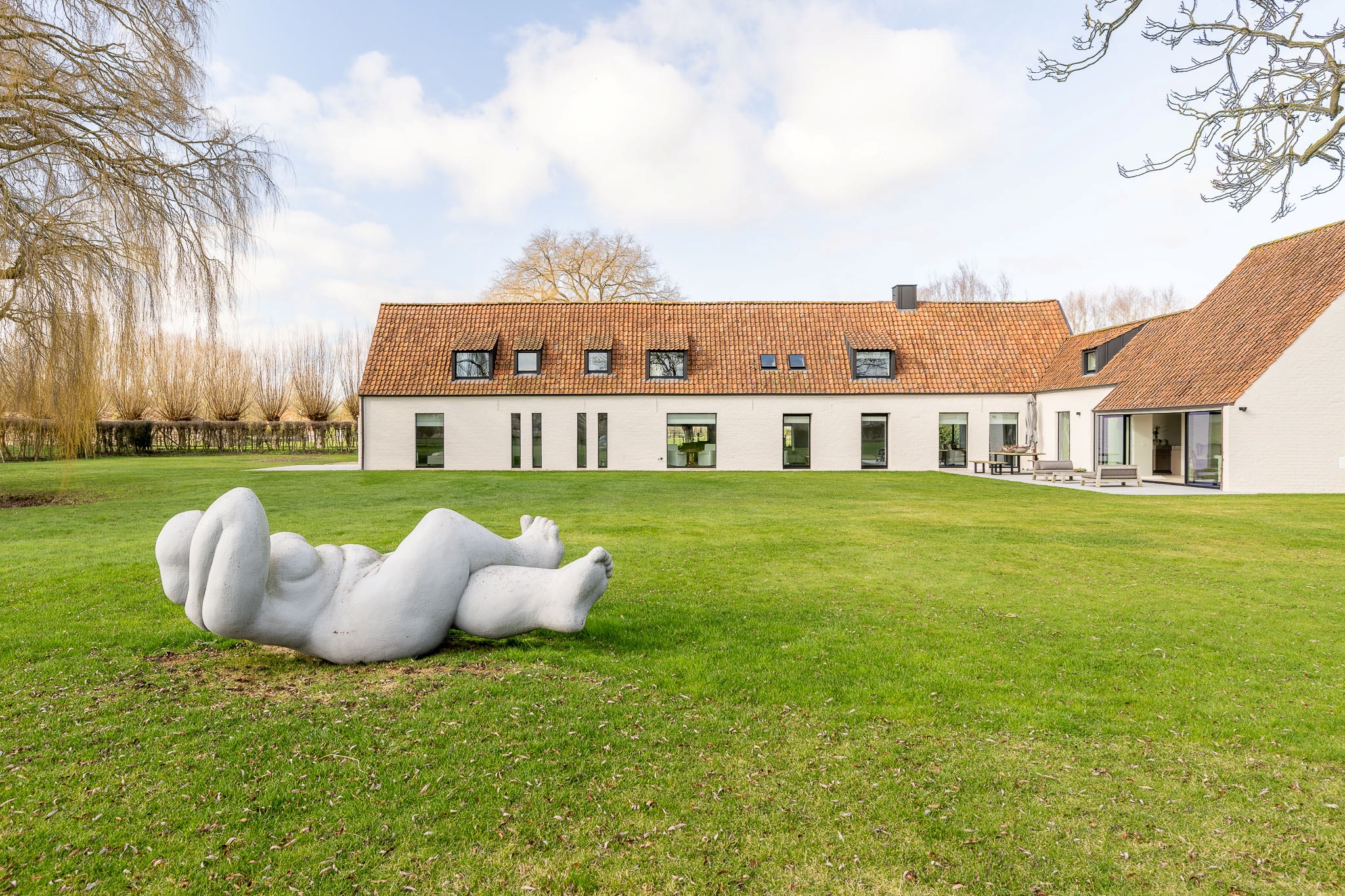 Uitzonderlijk gerenoveerde Hoeve met bijhuis op een domein van 1,5 hectare 