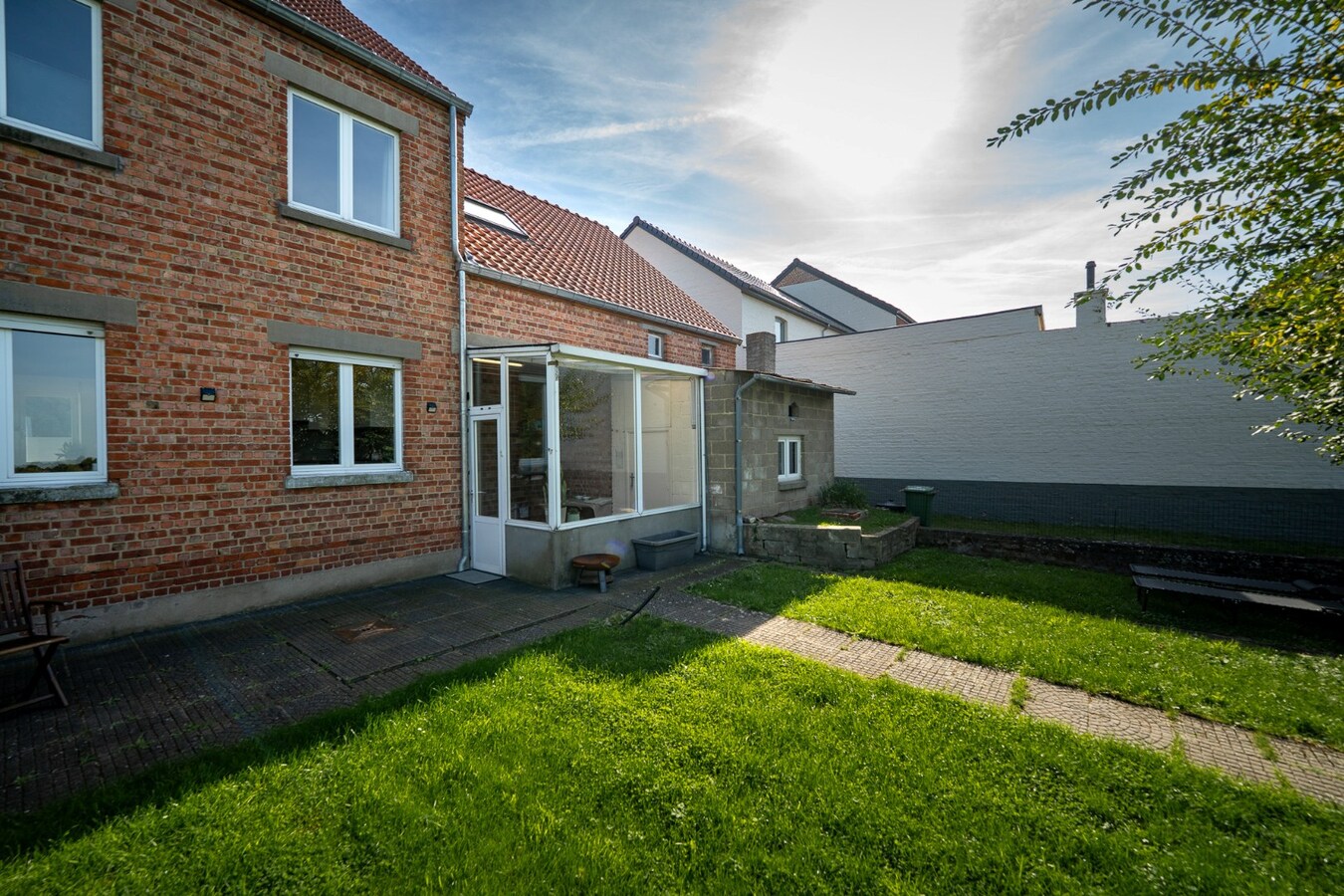 Renovated property with drained track and pasture on approximately 16 ares in Mielen-boven-Aalst. 
