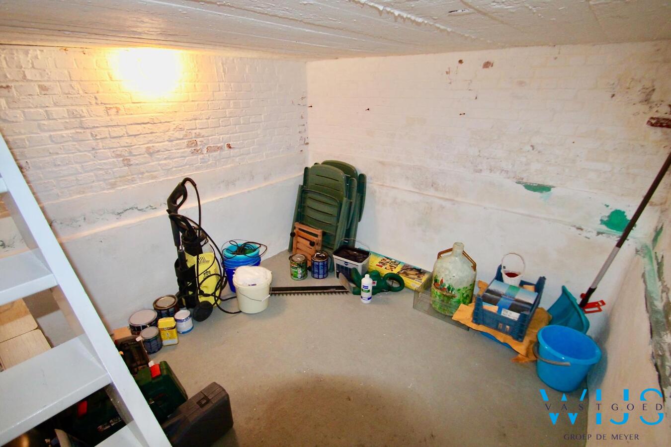 Praktische instapklare rijwoning gelegen in een rustige straat te Rieme! 