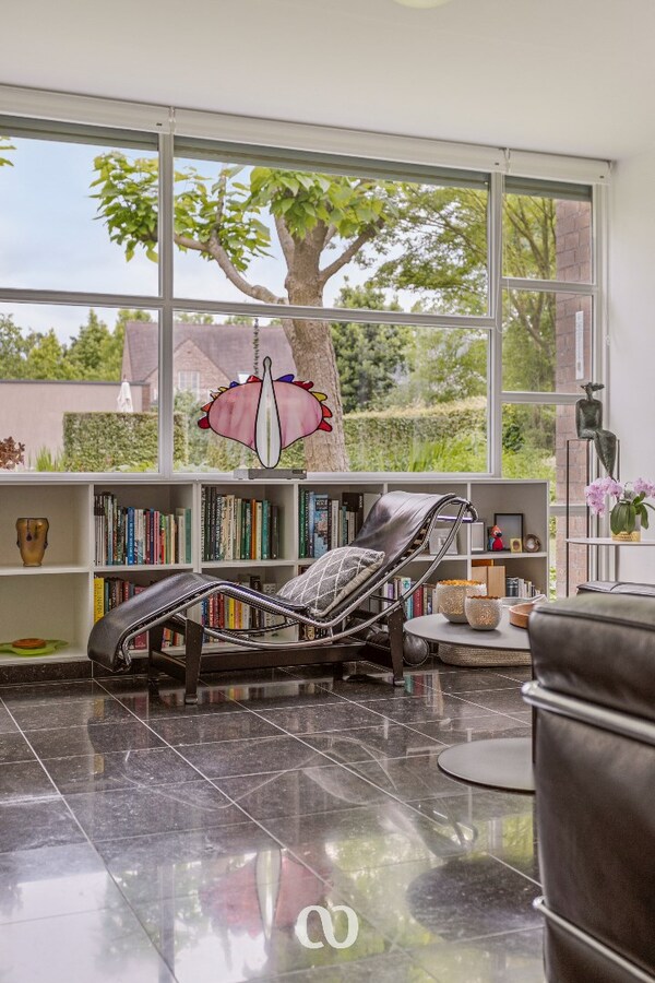 Ruime woning met prachtige tuin en bijgebouw te koop in Oudenaarde 