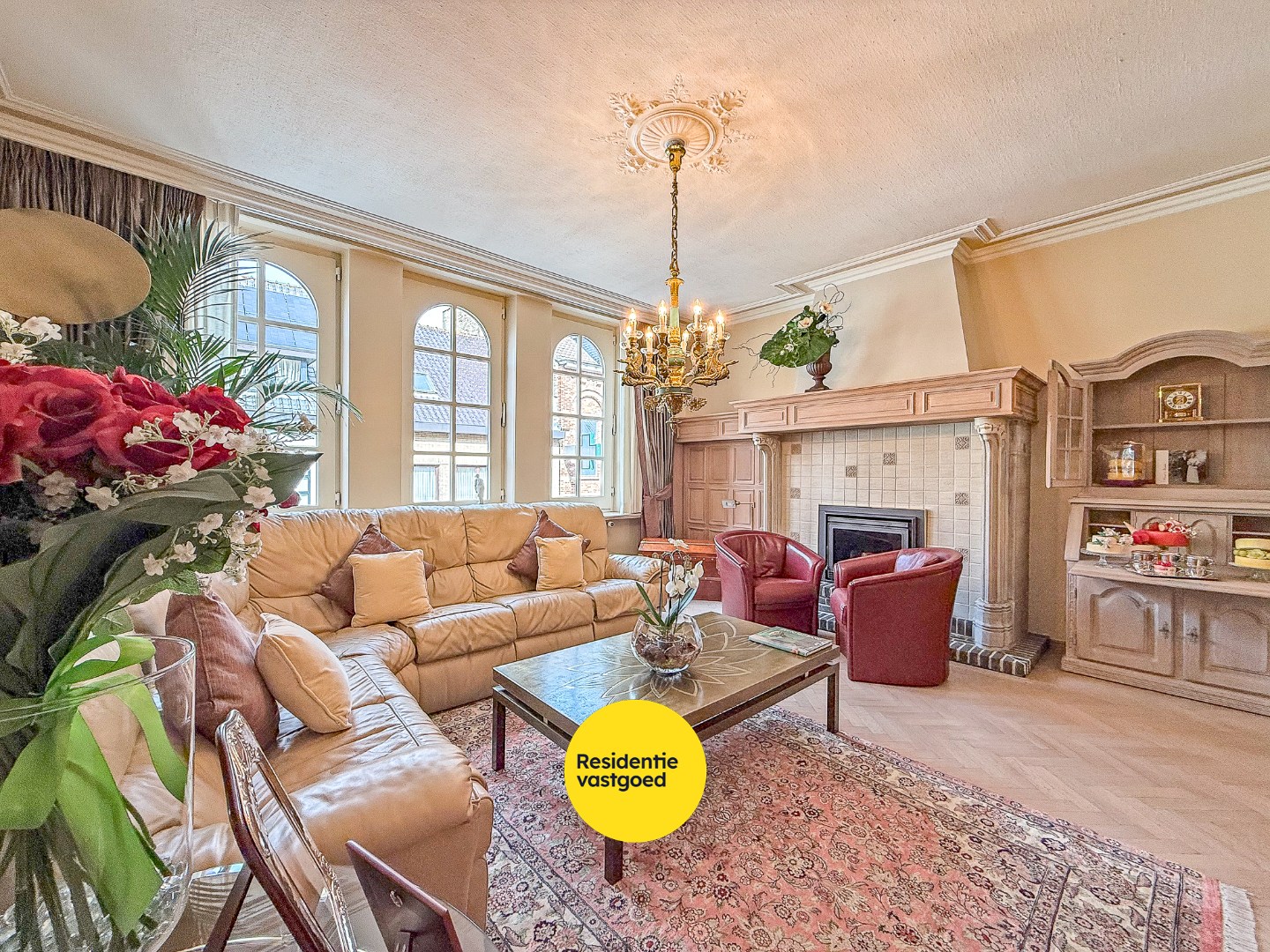 Prachtig herehuis met woonst en handelsruimte te Nieuwpoort-Stad op een zeer commerciële ligging in de Marktstraat op 400 m². 