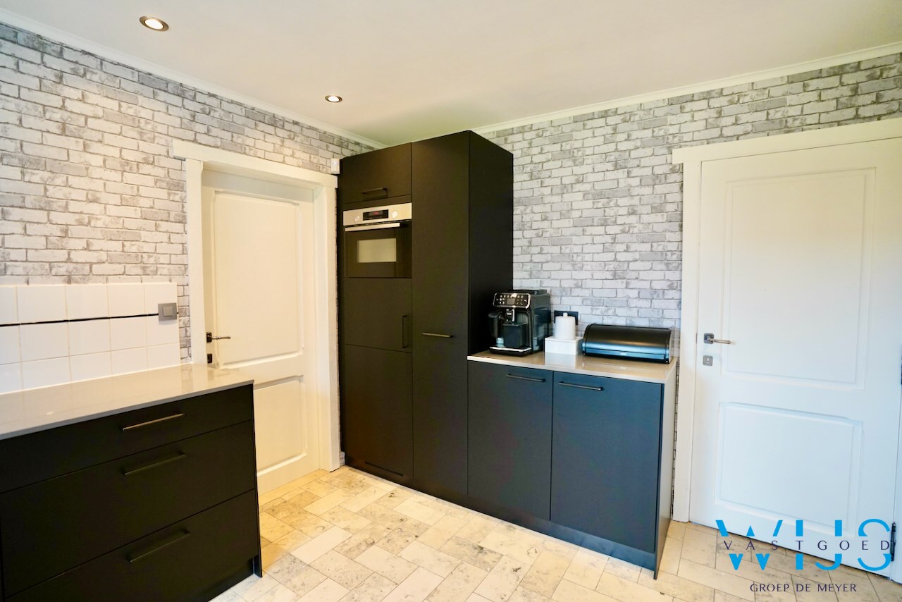 Ruime gezinswoning met 5 slaapkamers te Zelzate! 