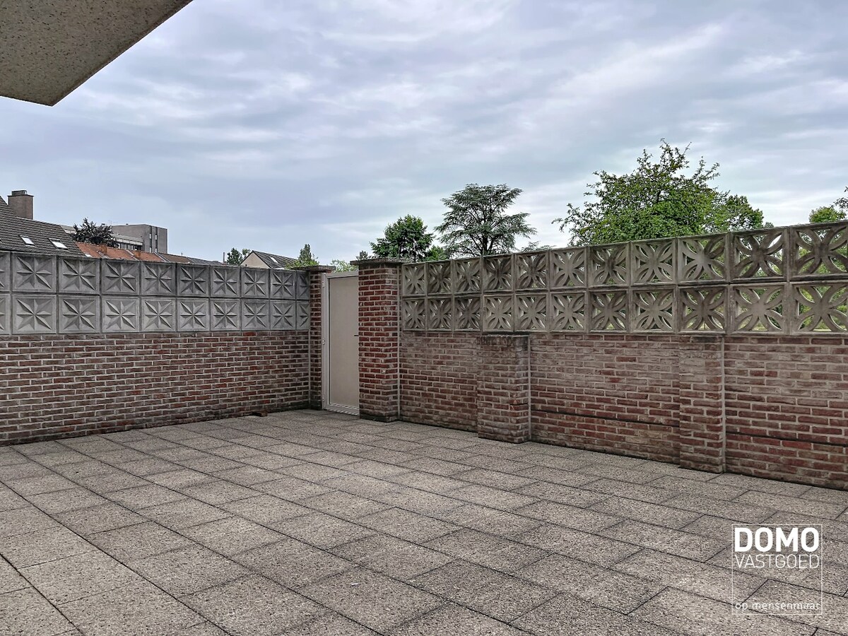 RUIM APPARTEMENT MET 3 SLAAPKAMERS EN TERRAS TE HASSELT 