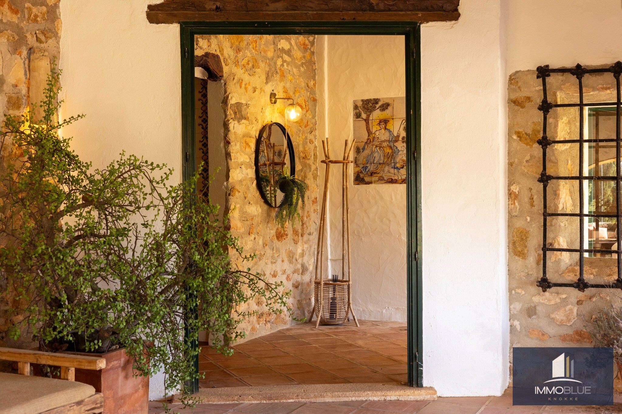 Dit uitzonderlijke landgoed, gelegen op een royaal perceel van 18.500 m² . 