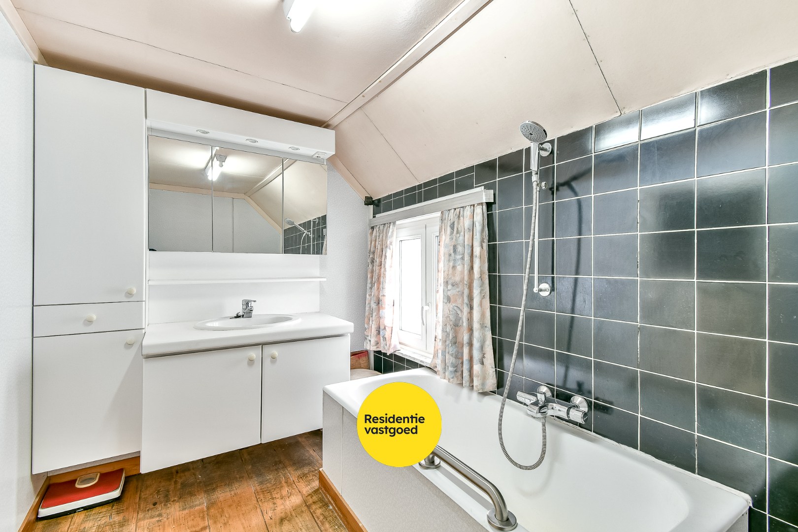 Te renoveren open bebouwing op ruim perceel van 1.300 m² met tal van mogelijkheden 