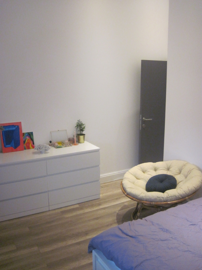 Recent vernieuwde, ruime rijwoning in hartje Gavere. 