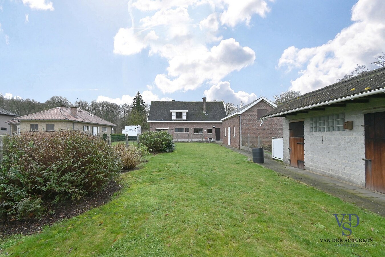 Degelijke eigendom met mogelijkheden 