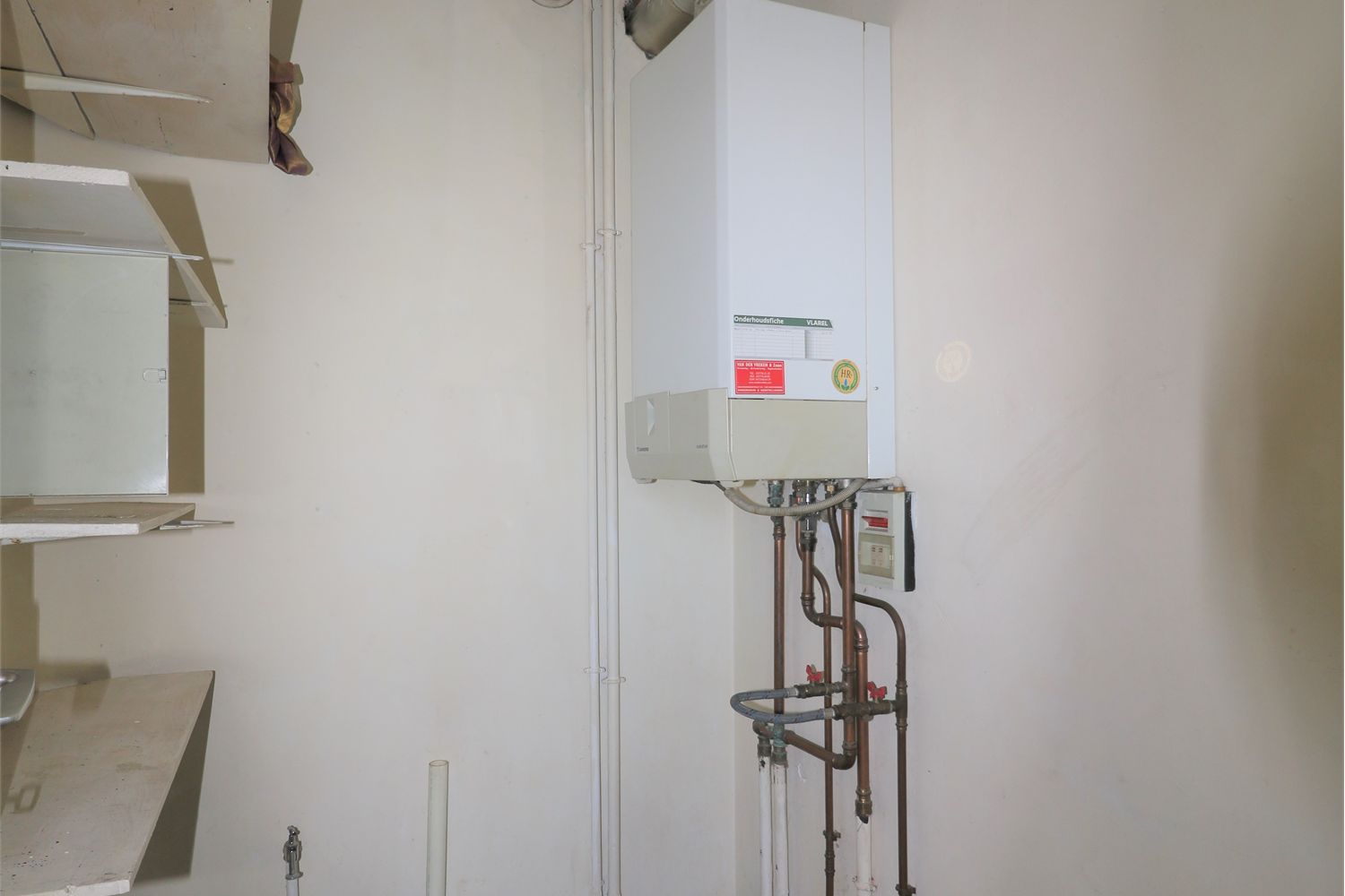 Licht en goed gelegen appartement te Sint-Niklaas incl. Garage 