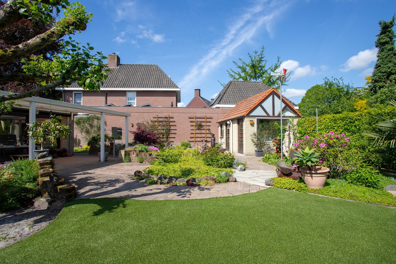 Vrijstaande woning met karakter, ruimte en een verrassende buitenruimte. 