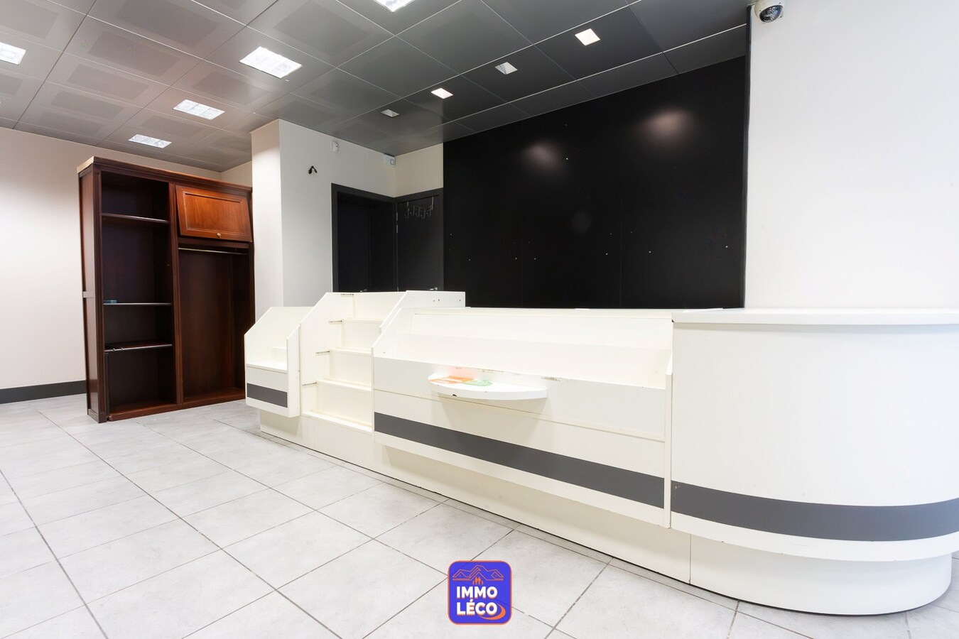 Surface commerciale de +/- 50m² dans la petite rue, libre d'occupation ! 