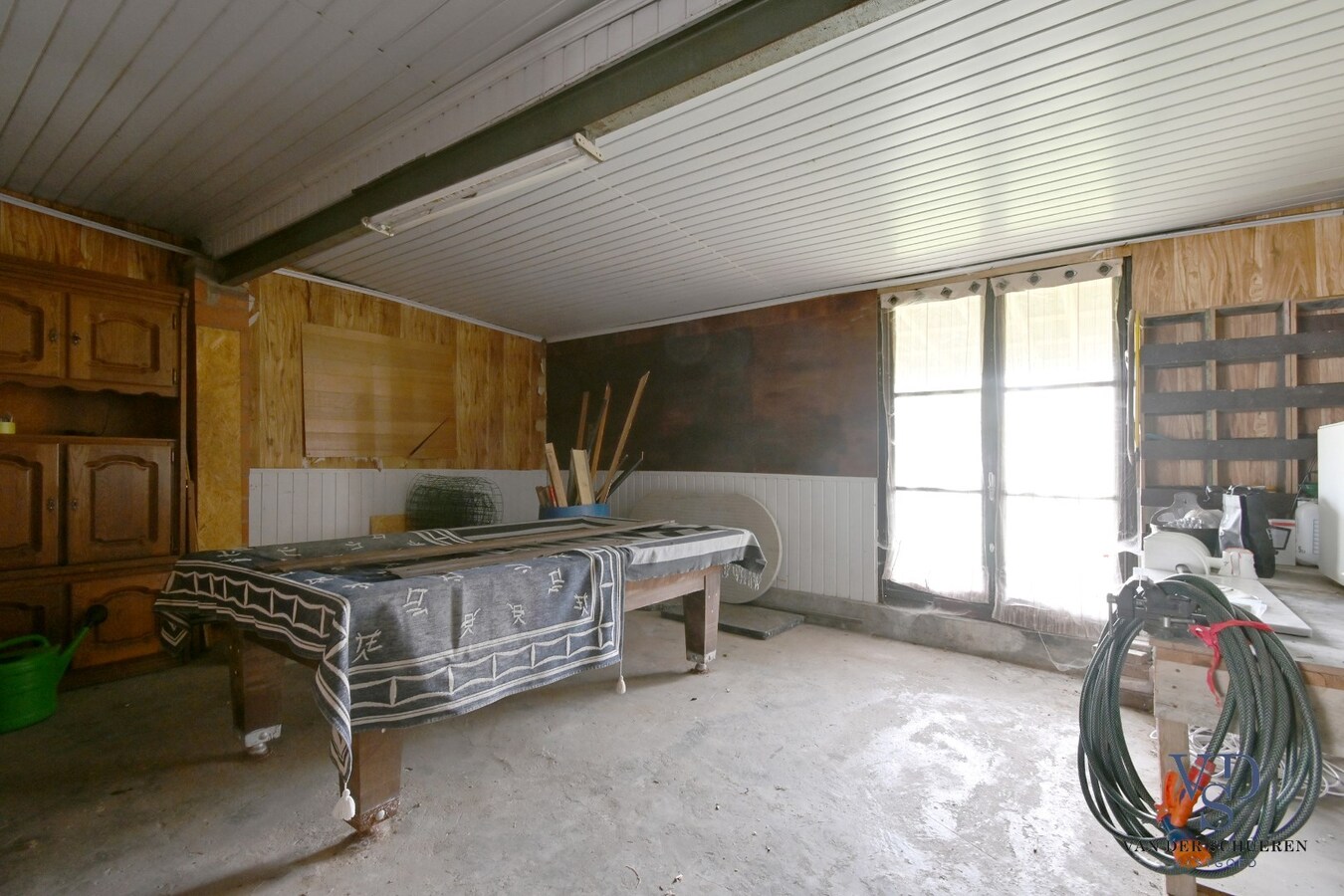 Bijzonder ruime, praktisch ingedeelde gezinswoning 