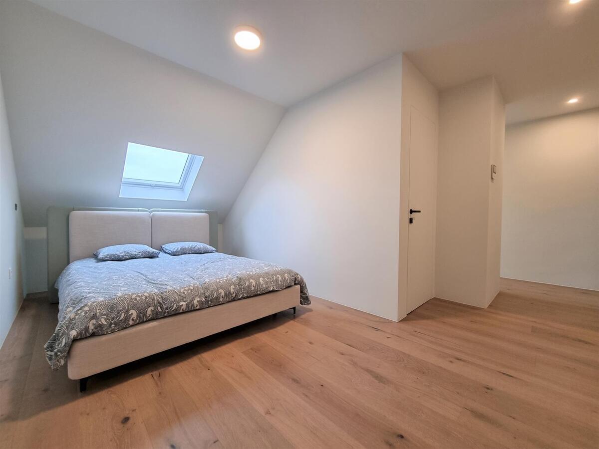 Subliem gerenoveerde woning met 5 slaapkamers &amp; 3 badkamers - Heist 