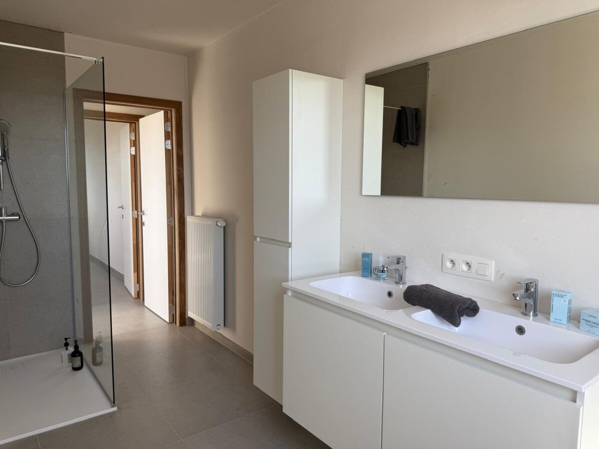 Instapklare nieuwe woning in een rustige woonwijk 