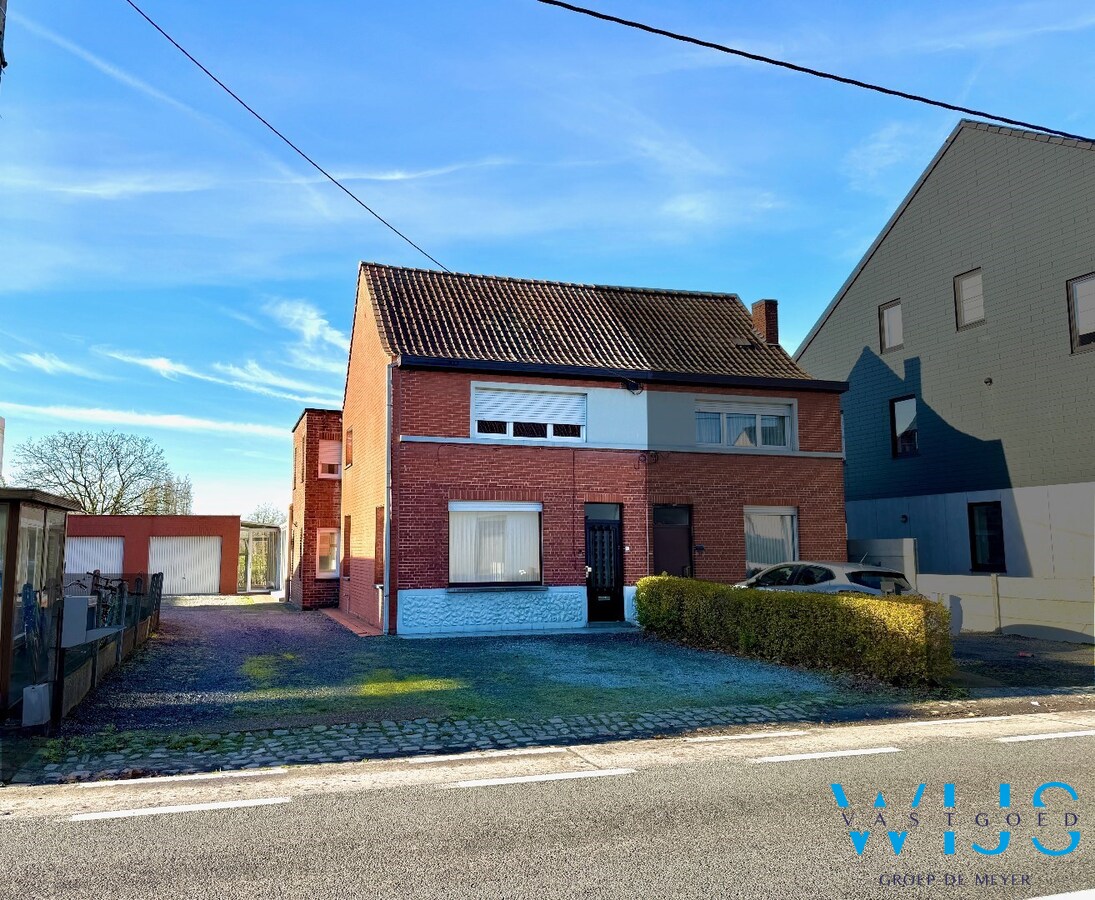 Interessant te renoveren woonhuis met 4.133 m² grond in het centrum van Wippelgem! 