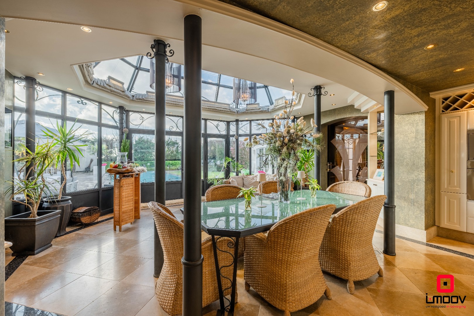 Exclusieve villa met infinity pool en resortgevoel op topligging in Mariakerke 