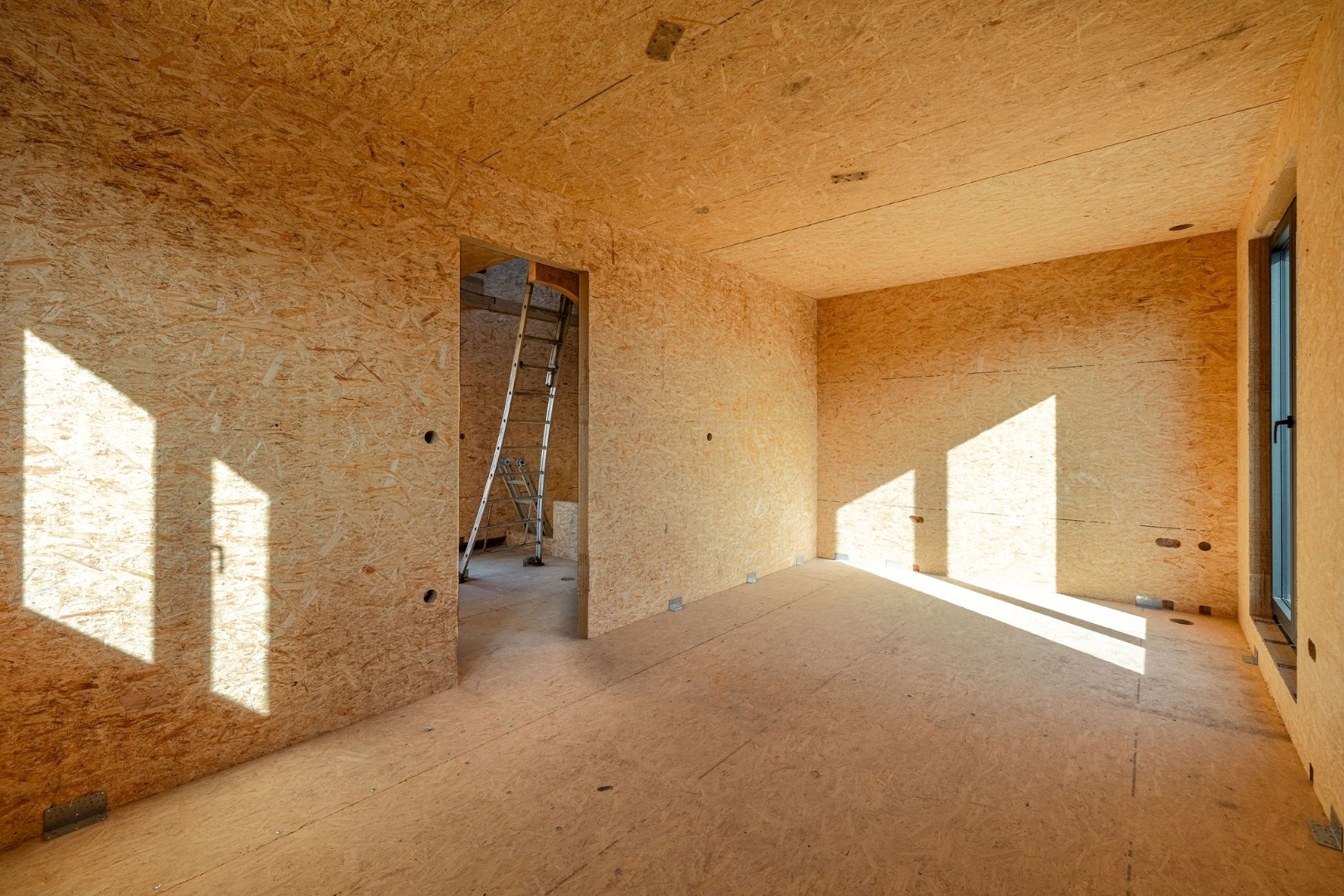 Exclusieve woning met 5 slaapkamers en royale tuin in Kruibeke, vlak bij Antwerpen 
