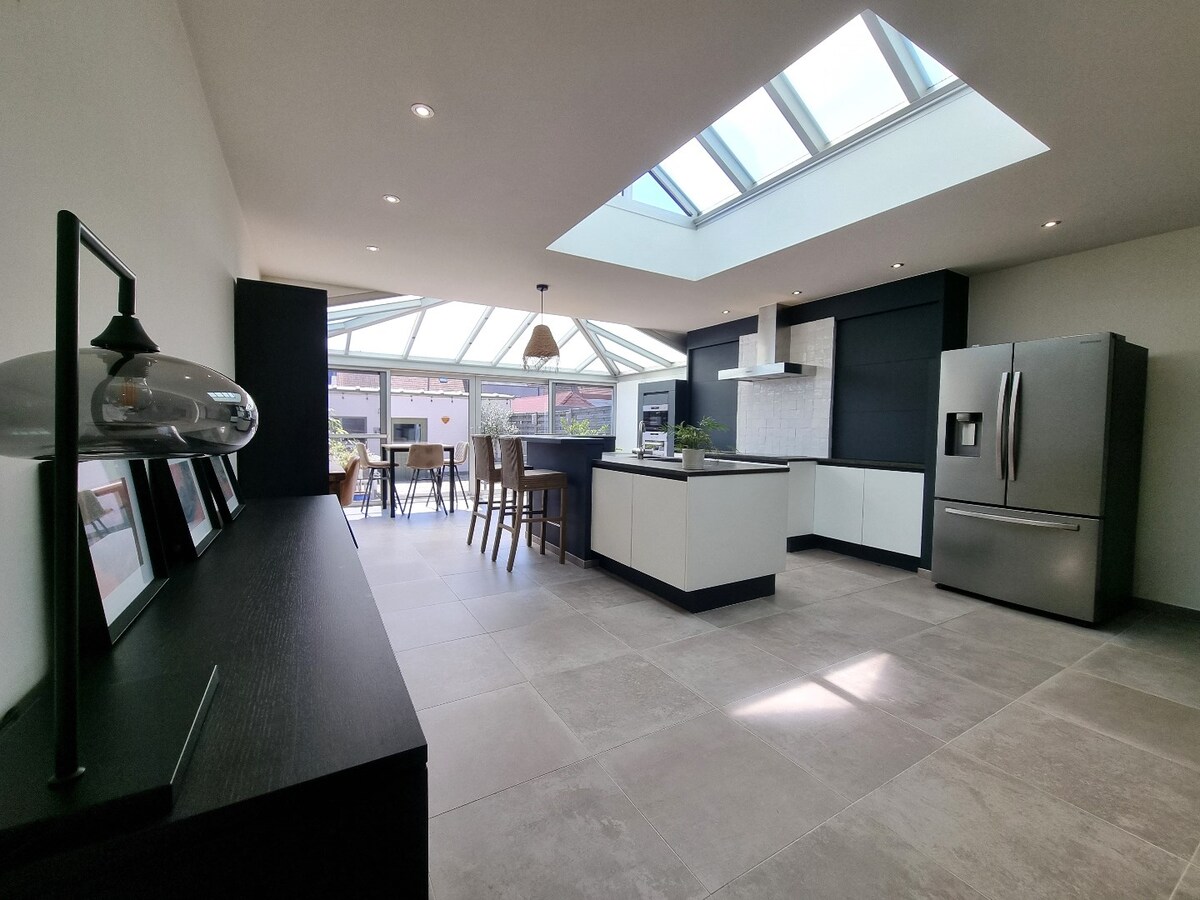 Verrassend mooie gezinswoning met tuin en dubbele garage - Zeebrugge 