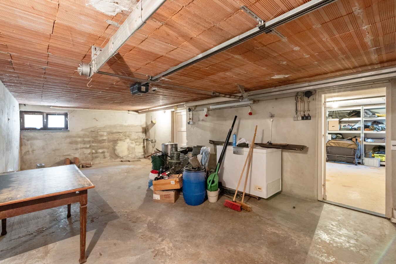 Gelijkvloerse gezinswoning op een ruim perceel van 9a51ca op een rustige locatie met uitzicht op achterliggende weilanden! 