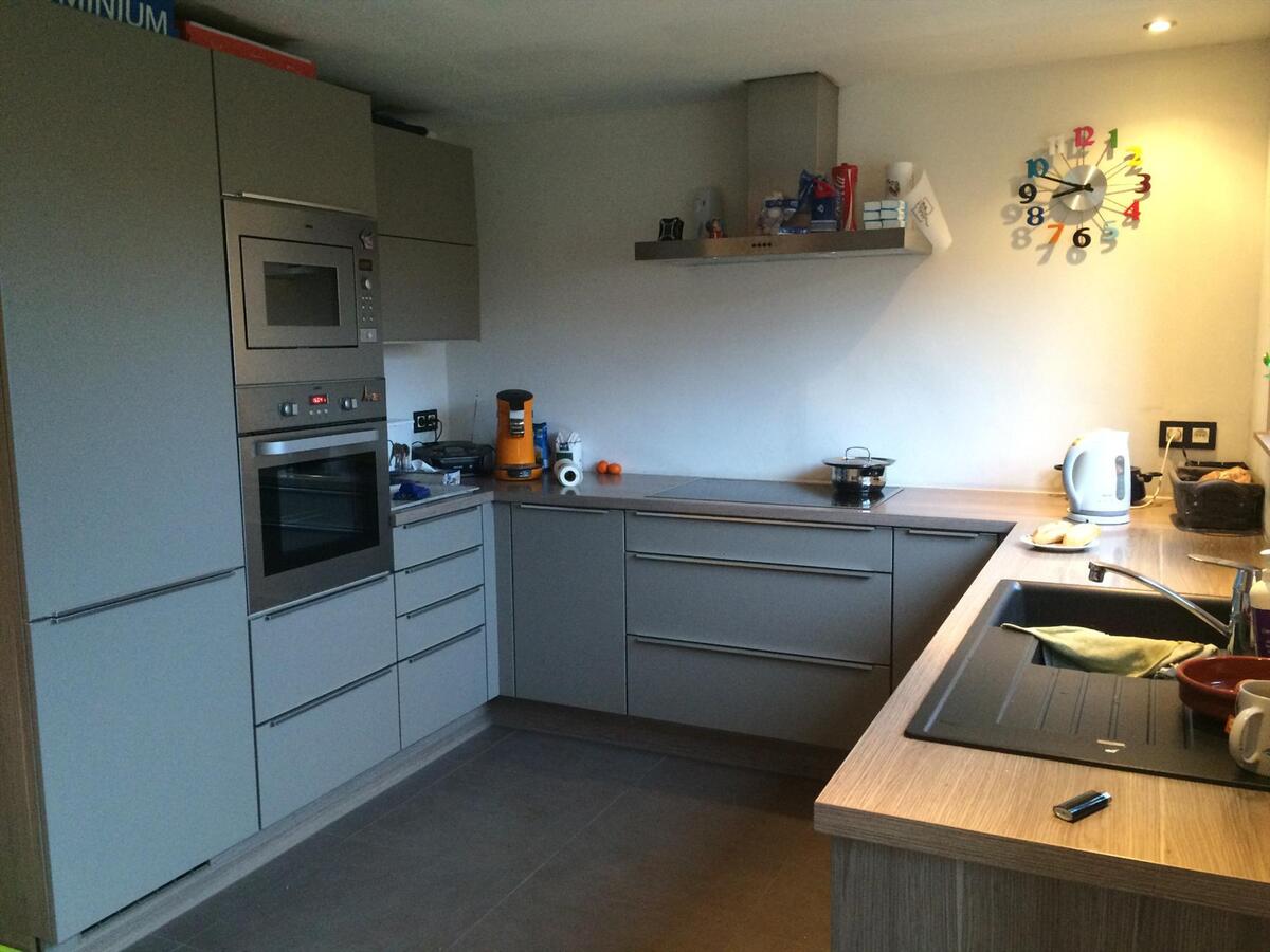 HALF OPEN BEBOUWING MET TUIN OP CENTRALE LIGGING TE ZANDVOORDE 