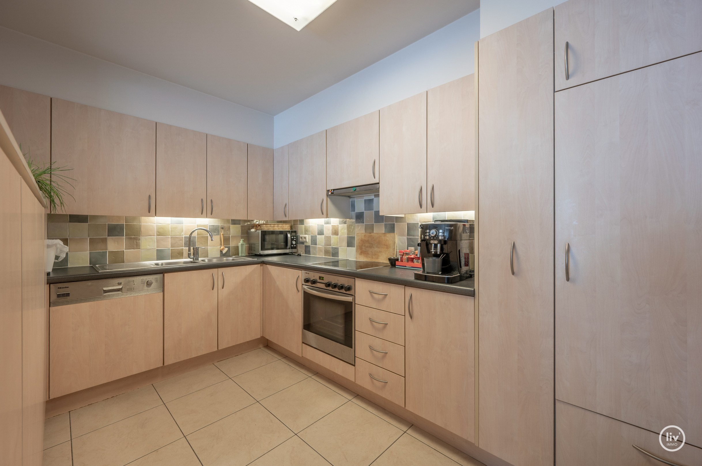 Aangenaam, ruim (101m2) appartement met 2 slaapkamers gelegen in het mussenpad te Knokke. 