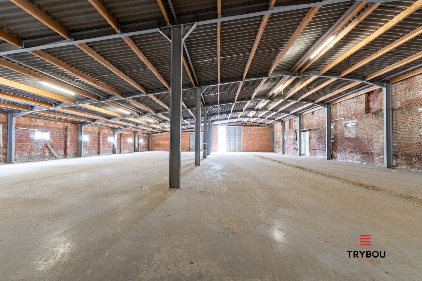 Ruime loods van 600 m² op vlot bereikbare locatie in Ieper 