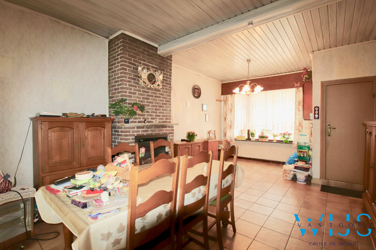 Te renoveren woonhuis op een zeer rustige ligging te Zelzate ! 