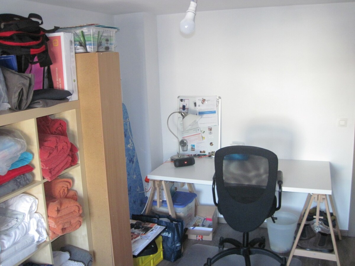 Degelijke woning met terras en tuintje. 