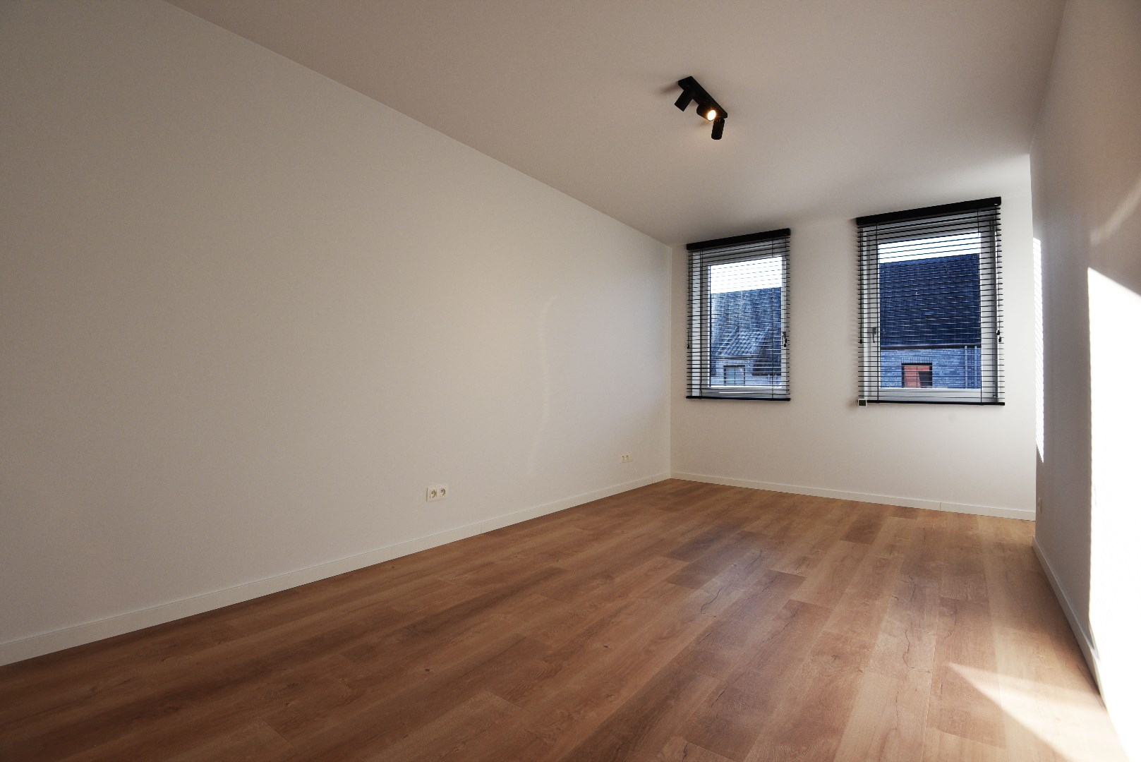 NIEUWBOUW HOB met 3 slks en tuin te ADEGEM! 