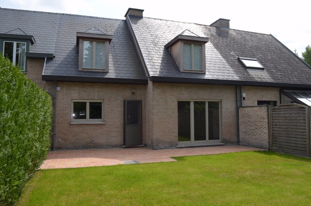 Ruime woning 3 slpks &amp; tuin rustig gelegen te Eeklo 