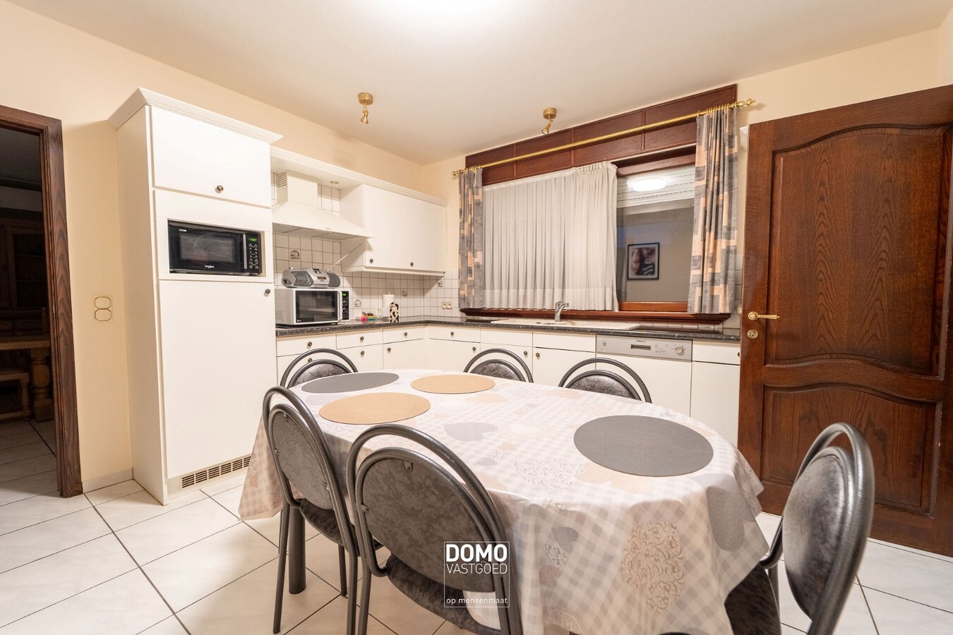 Instapklare en goed onderhouden gezinswoning te koop - EPC: D - Bewoonbare oppervlakte: 208m² 